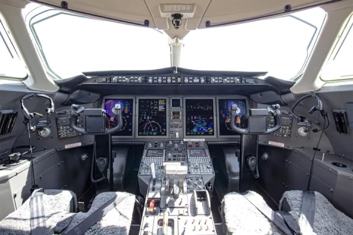 Private jet flight deck